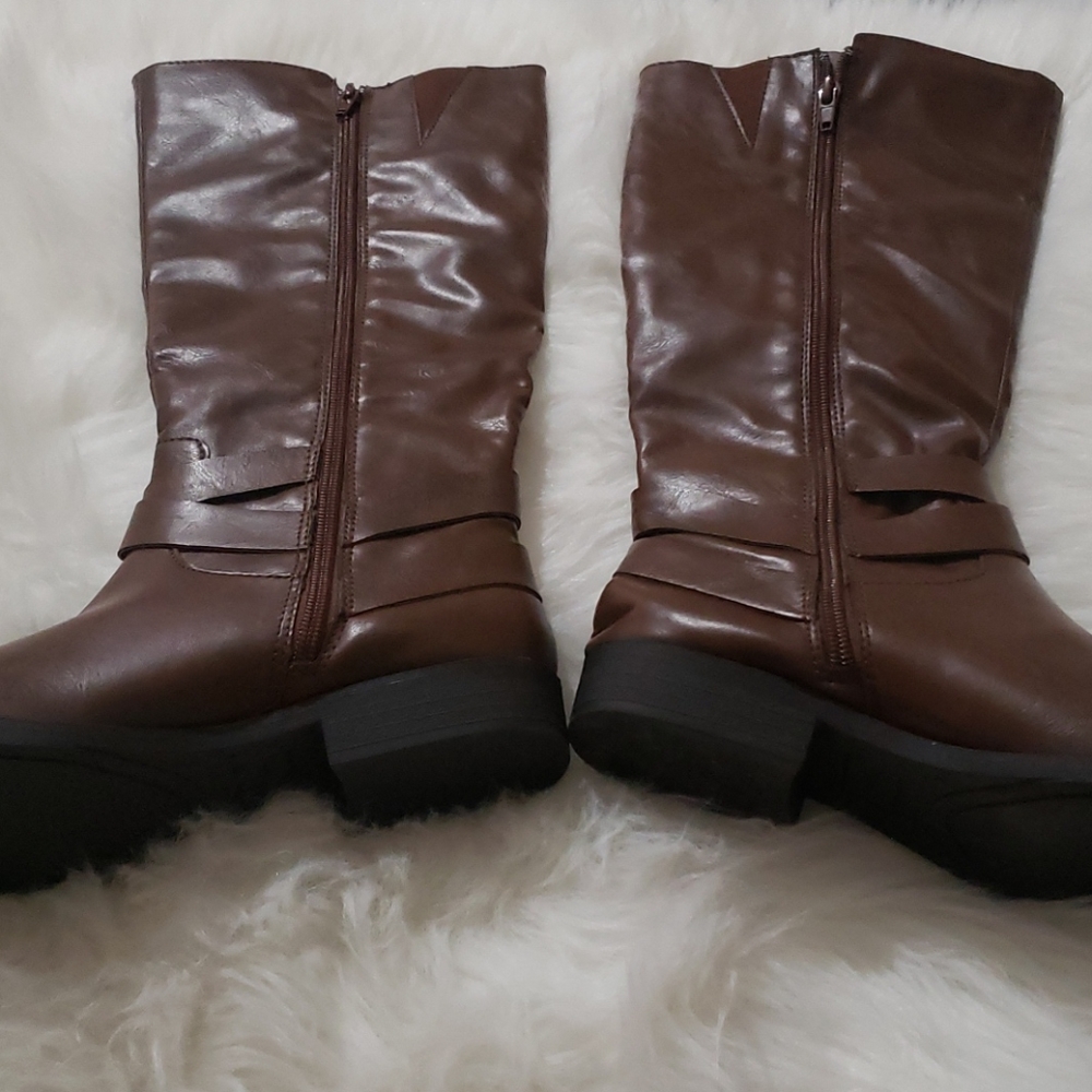 Boots - Picture 2 of 4